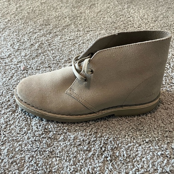 Clarks Women's Tan Suede Desert Boot Size 8 - Picture 4 of 15